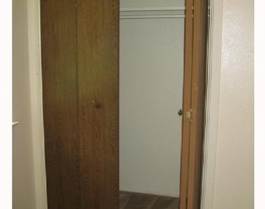 12407 Tree Line Dr - Photo Thumbnail 7