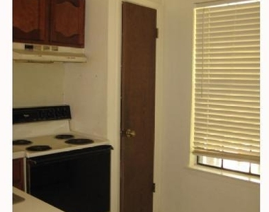 12407 Tree Line Dr - Photo Thumbnail 4