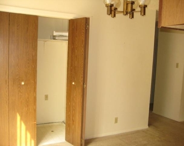 12407 Tree Line Dr - Photo Thumbnail 5