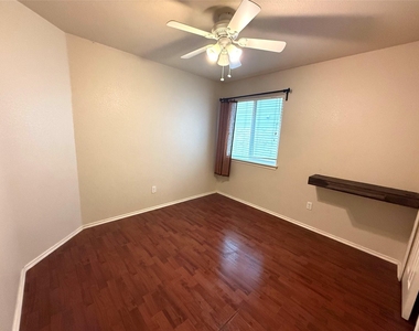 11205 Mckinney Springs Dr - Photo Thumbnail 4