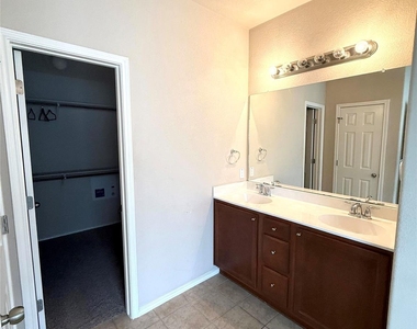 11205 Mckinney Springs Dr - Photo Thumbnail 18
