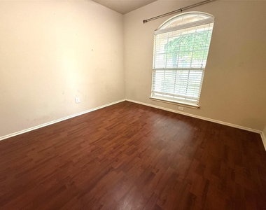 11205 Mckinney Springs Dr - Photo Thumbnail 6
