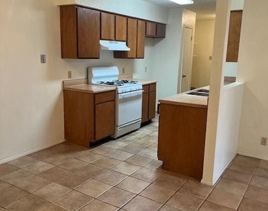 112 Verna Spur - Photo Thumbnail 5