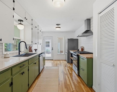 900 Stark St - Photo Thumbnail 10