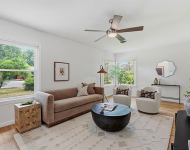 900 Stark St - Photo Thumbnail 3