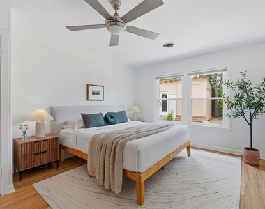 900 Stark St - Photo Thumbnail 11