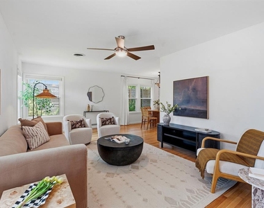 900 Stark St - Photo Thumbnail 2