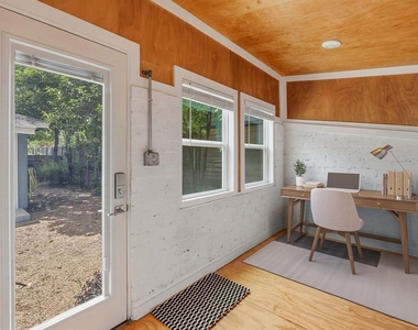 900 Stark St - Photo Thumbnail 20