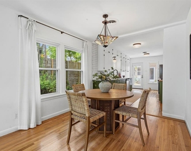 900 Stark St - Photo Thumbnail 5