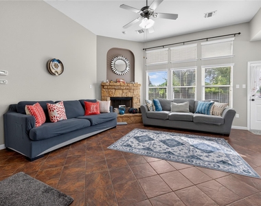 112 Latitude Ln - Photo Thumbnail 4