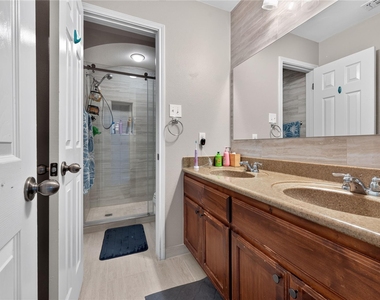 112 Latitude Ln - Photo Thumbnail 10