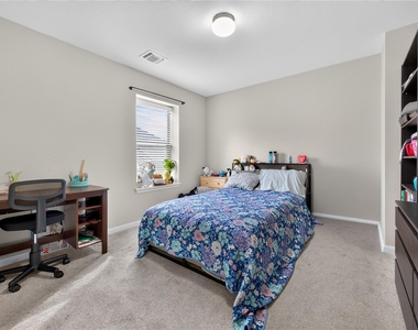 112 Latitude Ln - Photo Thumbnail 6