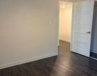 3503 Harmon Ave - Photo Thumbnail 5