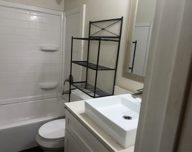 3503 Harmon Ave - Photo Thumbnail 6