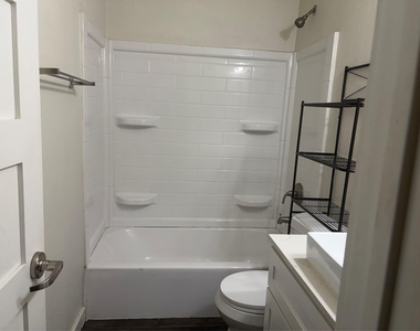 3503 Harmon Ave - Photo Thumbnail 7