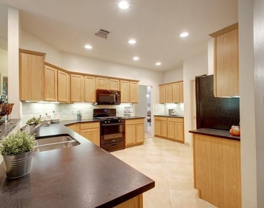 1111 Fossil Cv - Photo Thumbnail 15