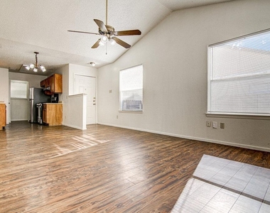 8110 West Gate Blvd - Photo Thumbnail 2