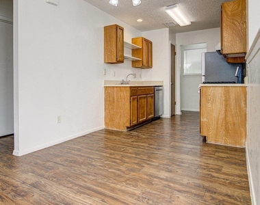 8110 West Gate Blvd - Photo Thumbnail 11