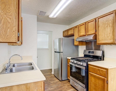 8110 West Gate Blvd - Photo Thumbnail 13