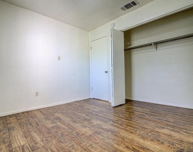 8110 West Gate Blvd - Photo Thumbnail 6