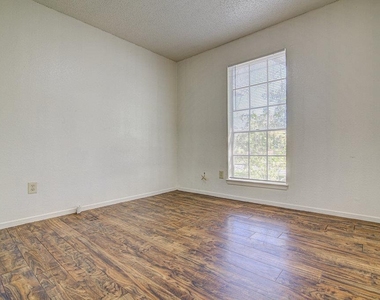 8110 West Gate Blvd - Photo Thumbnail 7