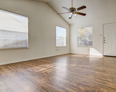 8110 West Gate Blvd - Photo Thumbnail 10