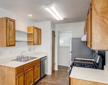 8110 West Gate Blvd - Photo Thumbnail 12