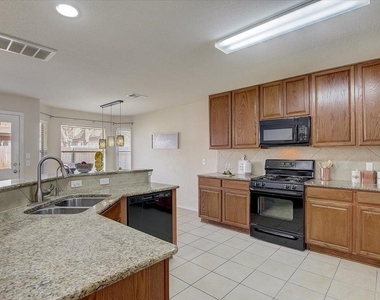 537 Golden Creek Dr - Photo Thumbnail 15