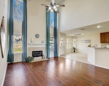 537 Golden Creek Dr - Photo Thumbnail 10
