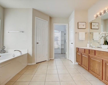 537 Golden Creek Dr - Photo Thumbnail 28