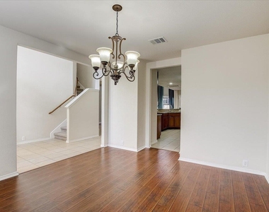 537 Golden Creek Dr - Photo Thumbnail 8