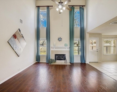 537 Golden Creek Dr - Photo Thumbnail 9