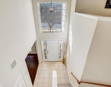537 Golden Creek Dr - Photo Thumbnail 5
