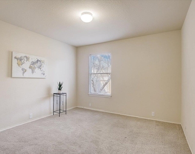 537 Golden Creek Dr - Photo Thumbnail 18