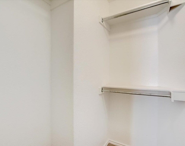 537 Golden Creek Dr - Photo Thumbnail 37