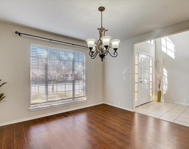 537 Golden Creek Dr - Photo Thumbnail 6