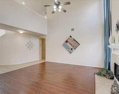 537 Golden Creek Dr - Photo Thumbnail 11