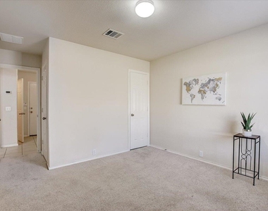 537 Golden Creek Dr - Photo Thumbnail 19