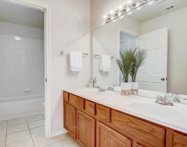 537 Golden Creek Dr - Photo Thumbnail 32