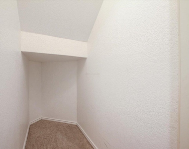 537 Golden Creek Dr - Photo Thumbnail 20