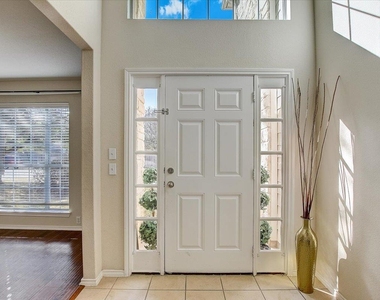 537 Golden Creek Dr - Photo Thumbnail 3