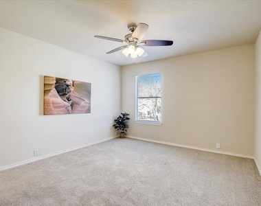 537 Golden Creek Dr - Photo Thumbnail 33