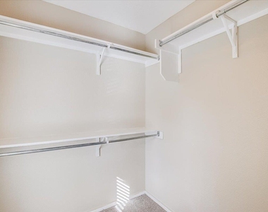 537 Golden Creek Dr - Photo Thumbnail 35