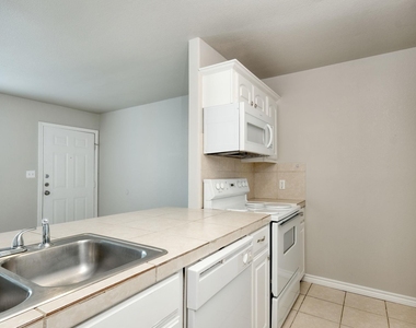 107 Castleberry Ct - Photo Thumbnail 8