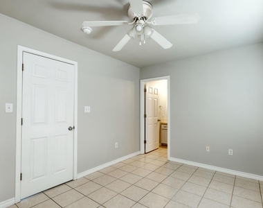 107 Castleberry Ct - Photo Thumbnail 10