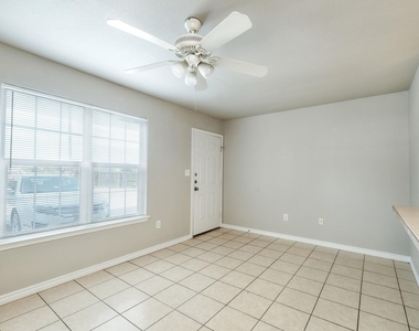 107 Castleberry Ct - Photo Thumbnail 3