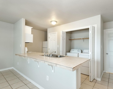 107 Castleberry Ct - Photo Thumbnail 6