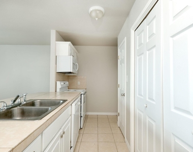 107 Castleberry Ct - Photo Thumbnail 7