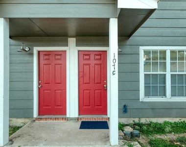 107 Castleberry Ct - Photo Thumbnail 2