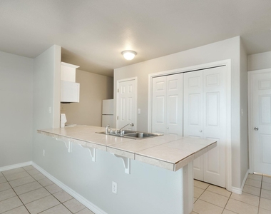 107 Castleberry Ct - Photo Thumbnail 5
